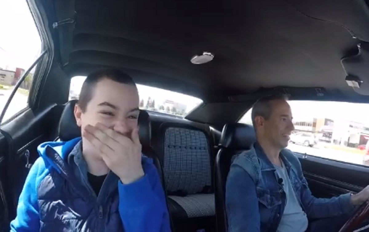 Benjamin, le fils autiste de Patricia Paquin, re�oit un merveilleux cadeau de Jos� Gaudet