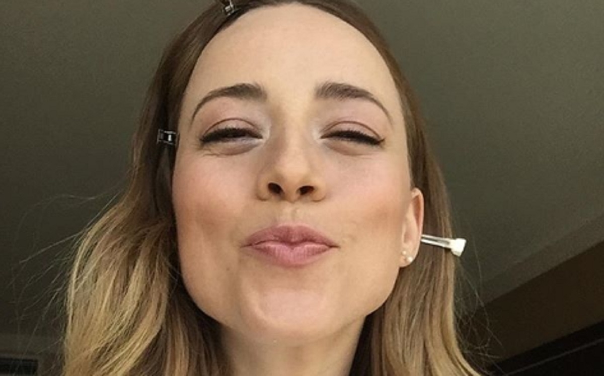 Karine Vanasse change compl�tement de look et elle est superbe ! 