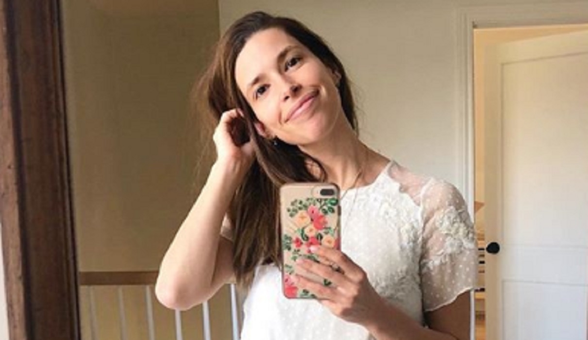 Tr�s discr�te sur le web, Marilou partage une rare photo en bikini