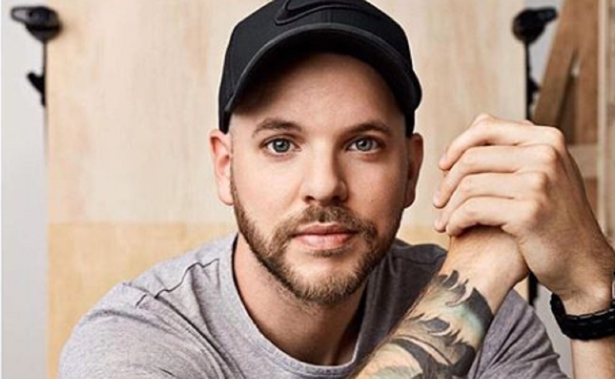 En voyage, Alexandre Champagne a sauv� la vie de deux personnes �g�es