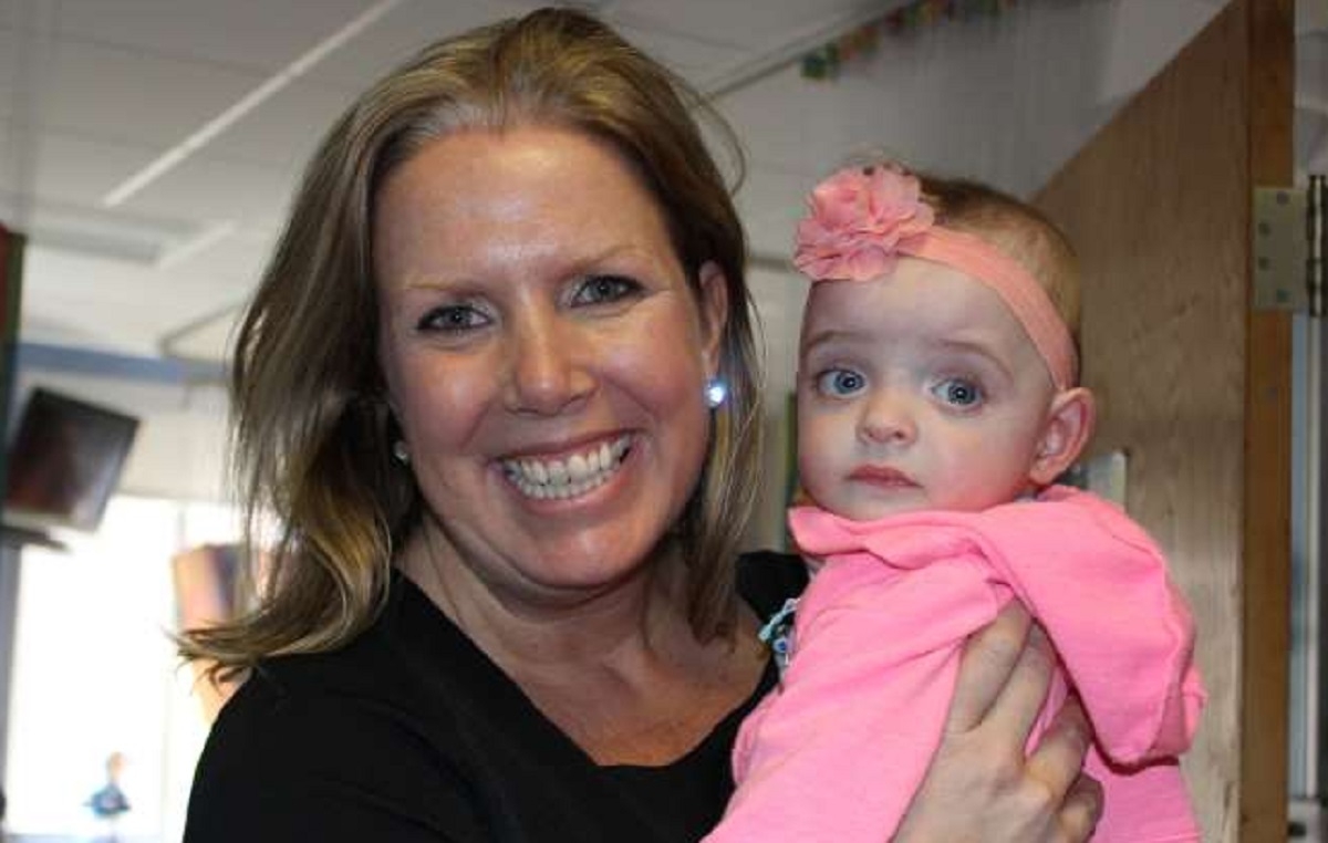 Une infirmi�re d�cide d'adopter un b�b� abandonn� apr�s plusieurs mois de soins