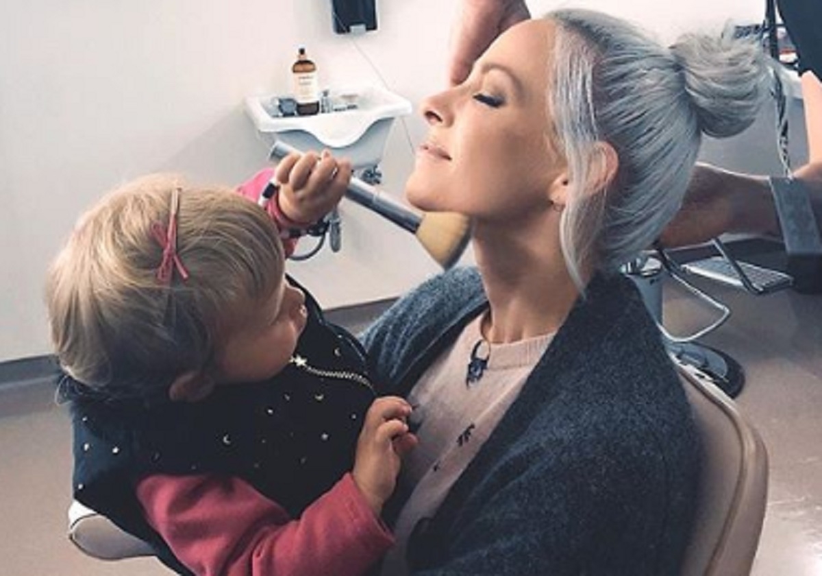 La fille de Marie-Mai �merveill�e de voir son papa � la t�l�vision pendant La Voix