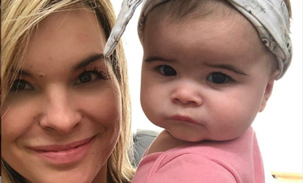 La fille de Kim Rusk a beaucoup grandit et elle est le sosie de sa m�re