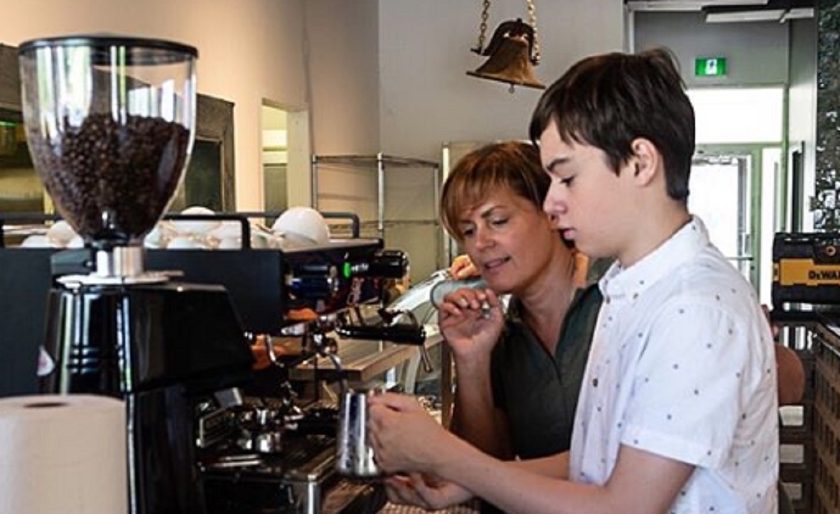 Le caf� de Patricia Paquin et Louis-Fran�ois Marcotte, qui fera travailler des personnes autistes, ouvre aujourd'hui.