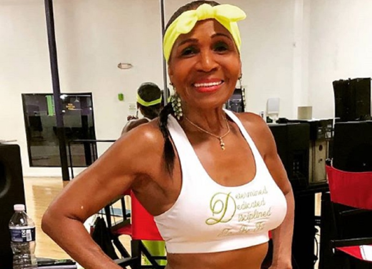 Une femme de 83 ans r�alise sont r�ve et devient la culturiste la plus �g�e du monde