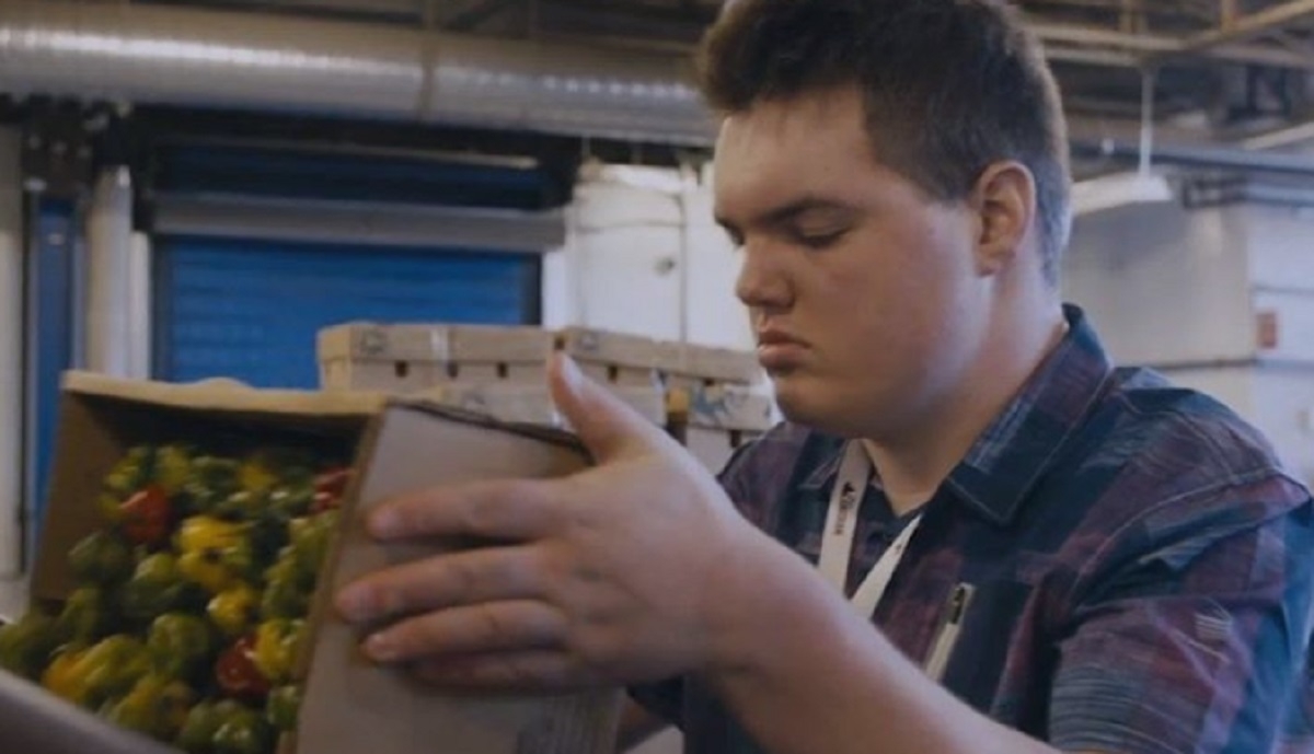 Mathis, le fils de Charles Lafortune, est film� pendant toute une journ�e de travail