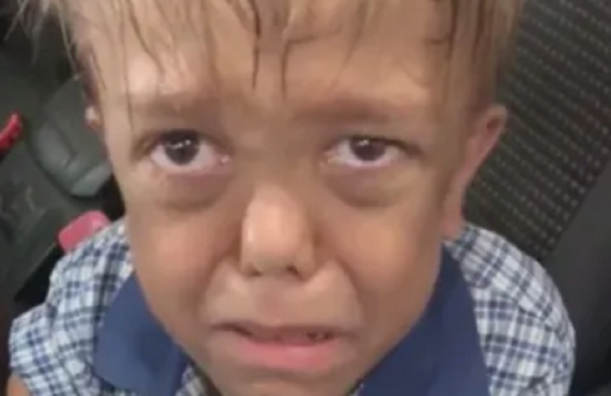 Le petit gar�on victime d'intimidation qui voulait mettre fin � ses jours re�oit un immense soutien des c�l�brit�s du monde entier