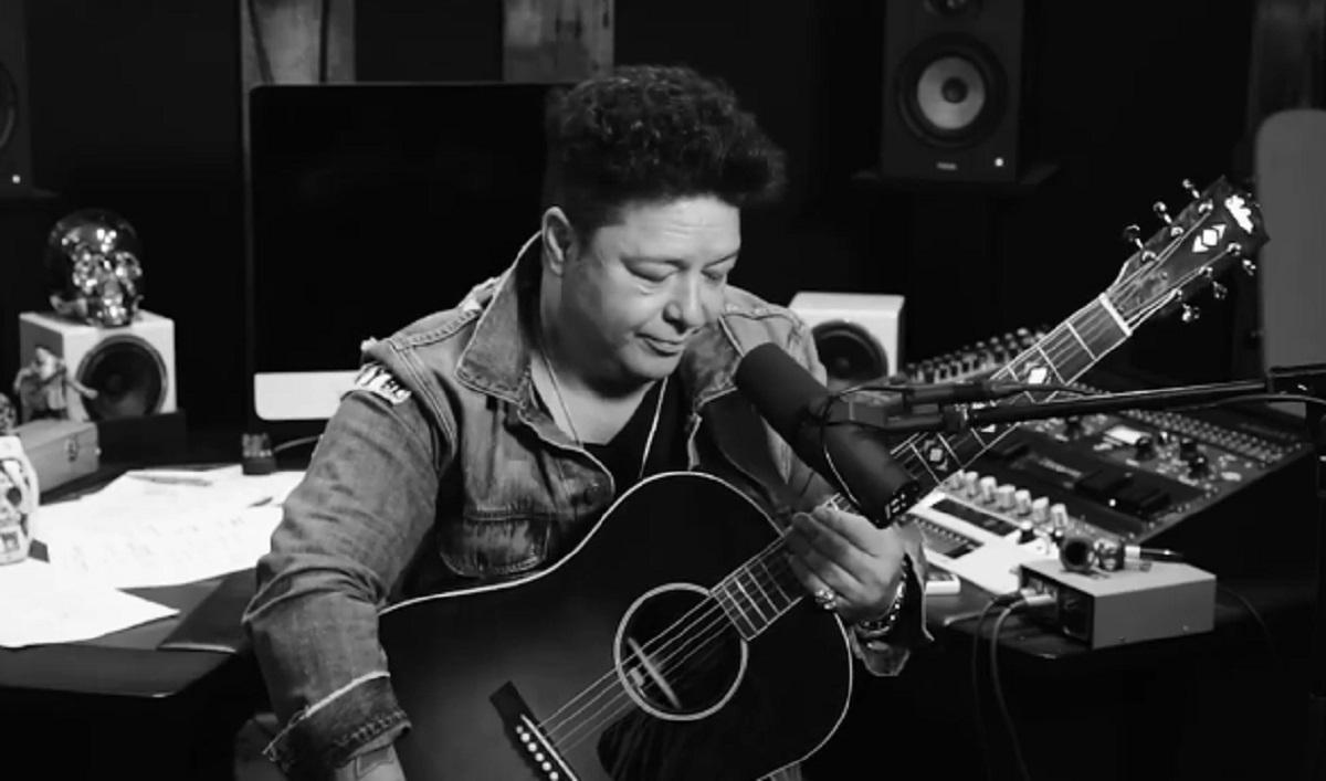 Tr�s touch� par la vague d'amour du public, �ric Lapointe r�agit fortement