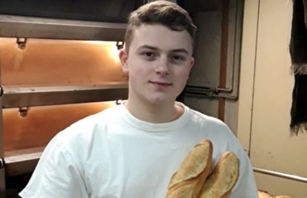 Un jeune de 19 ans ach�te une boulangerie et emploie ses parents