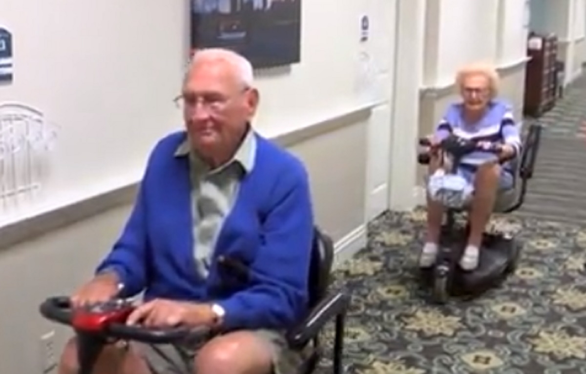 L'amour n'a pas d'�ge; un couple de personnes �g�es d�cide de se marier � 100 et 102 ans