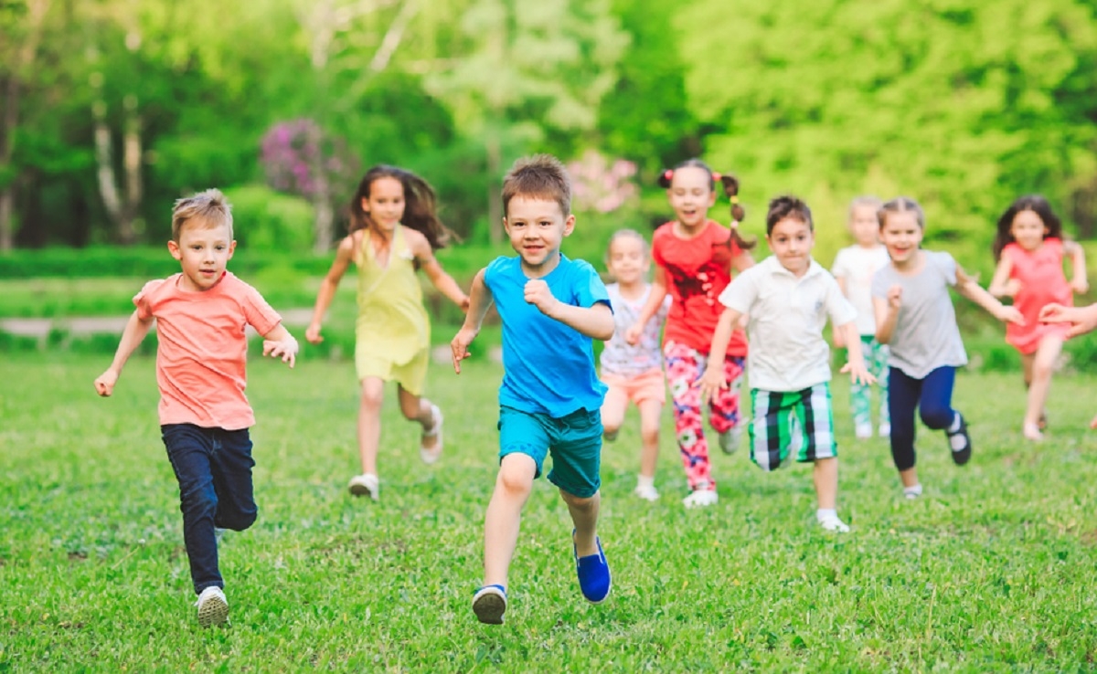 Les enfants doivent absolument jouer � l'ext�rieur pour �tre en forme et en sant�
