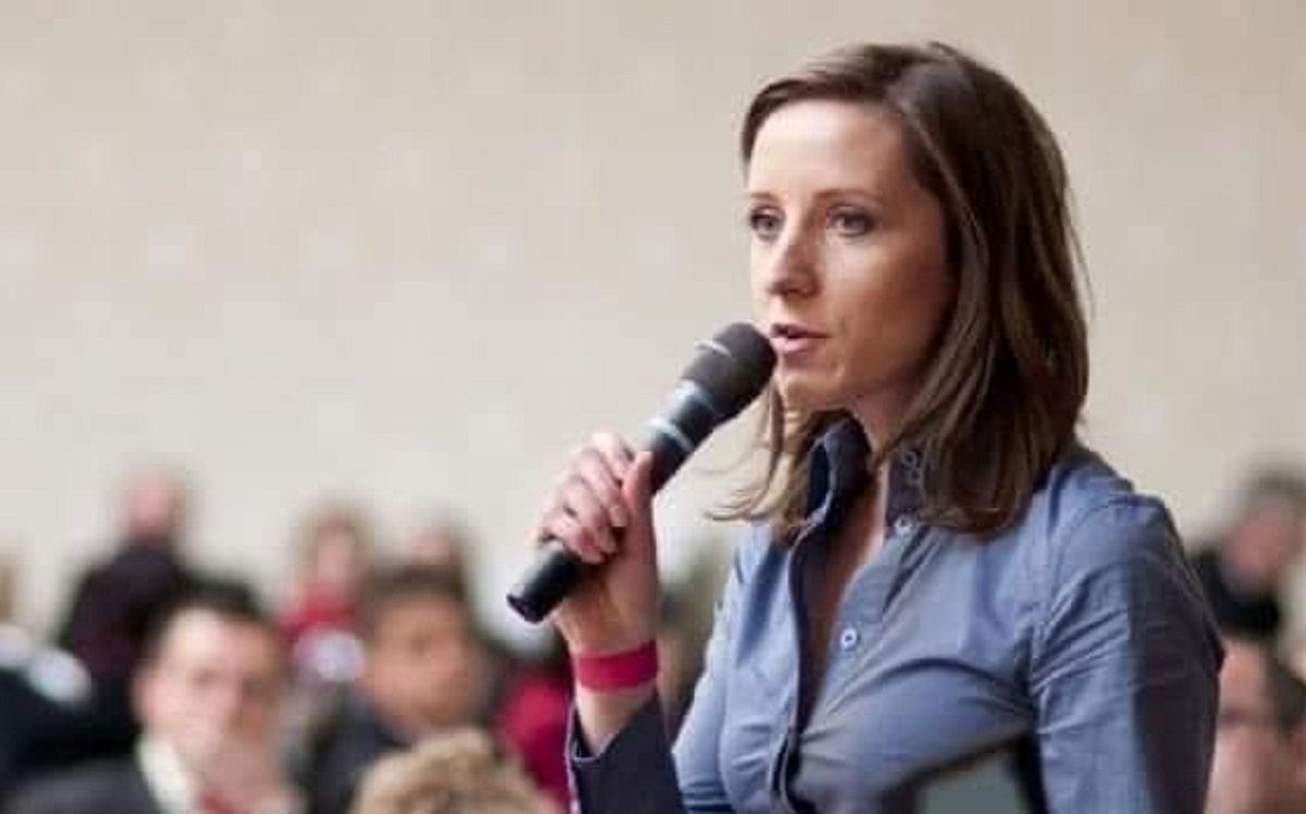Cette femme donne la recette d'un mariage r�ussi lors d'une conf�rence