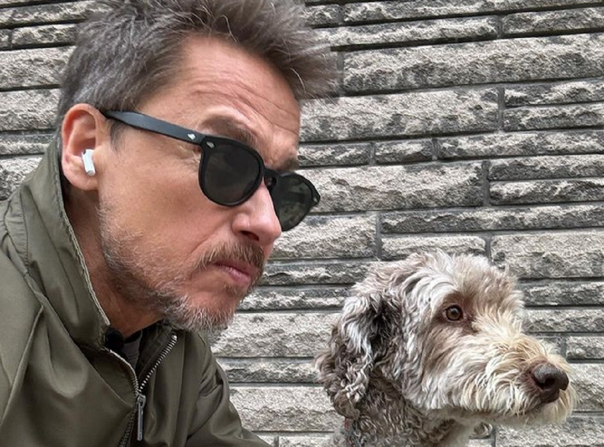 Un acteur et humoriste bien connu sera aux auditions � l�aveugle de La Voix ce dimanche