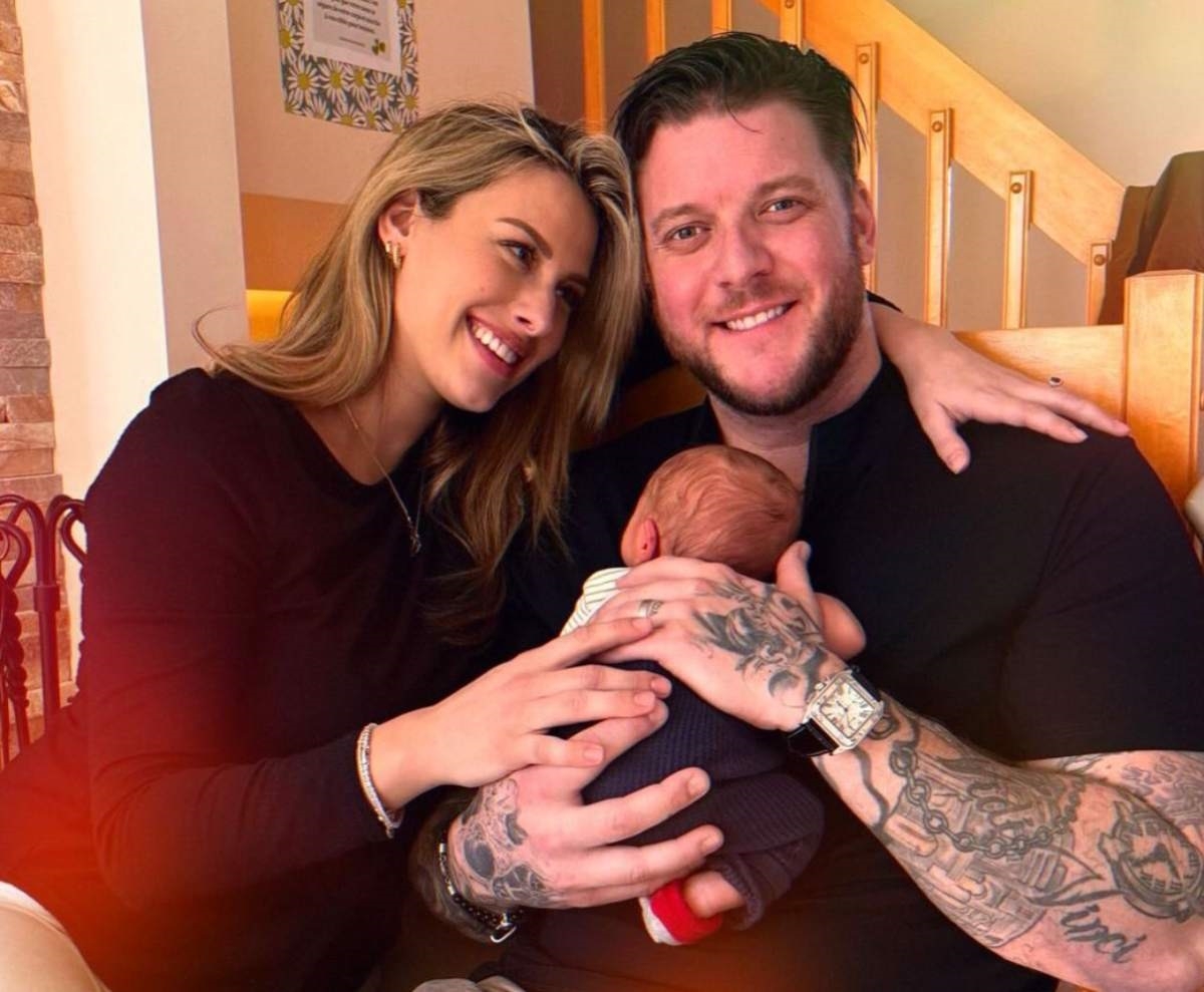 Mathieu Baron fait �quipe avec son fils pour explorer les d�fis de sa nouvelle vie de p�re; une aventure parsem�e de difficult�s