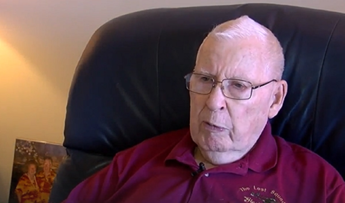 � l'�ge de 87 ans, cet homme se recycle en camionneur pour assumer les d�penses m�dicales de sa femme